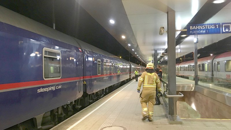 Person eingeklemmt - Feuerwehr befreit Passagier