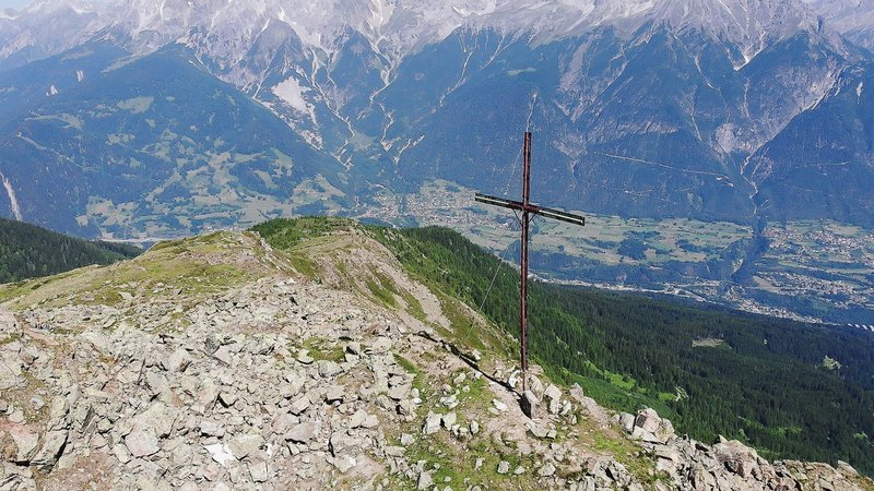 neues Gipfelkreuz am Landecker Hausberg | Feuerwehr Landeck