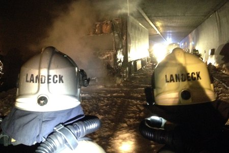 Feuer im Arlbergtunnel - LKW brannte