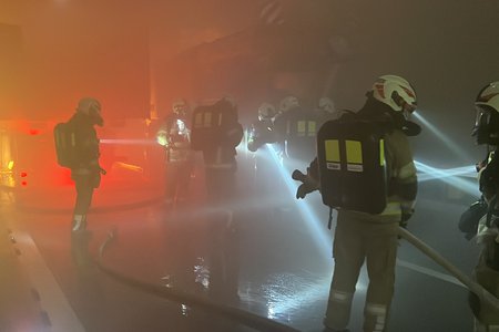 Tunnelübung der Feuerwehren Landeck und Zams im Perjentunnel