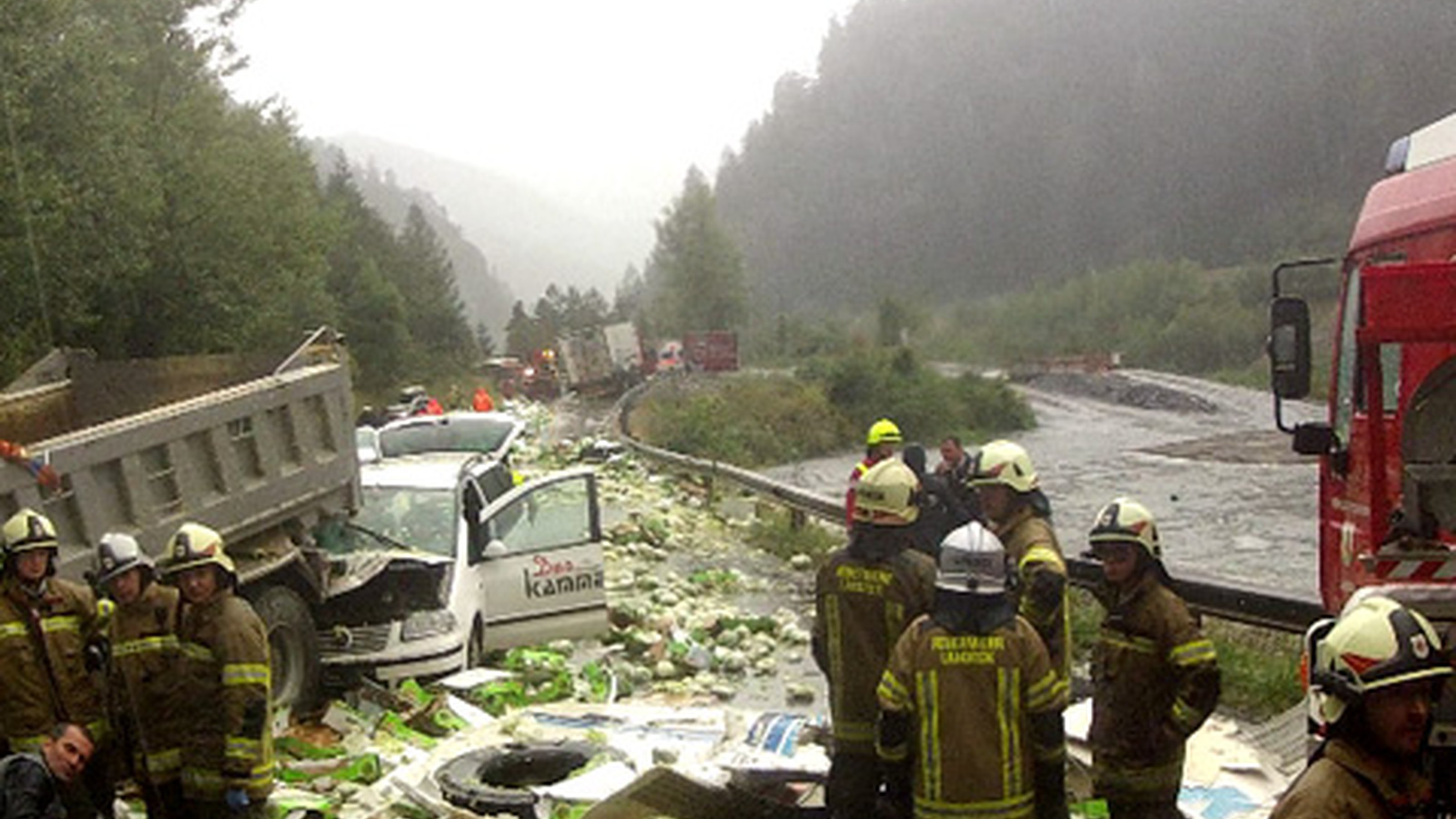 Schne Lkw Unfall B180 Fotos