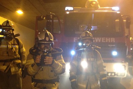 Fahrzeugbrand im Landecker Tunnel