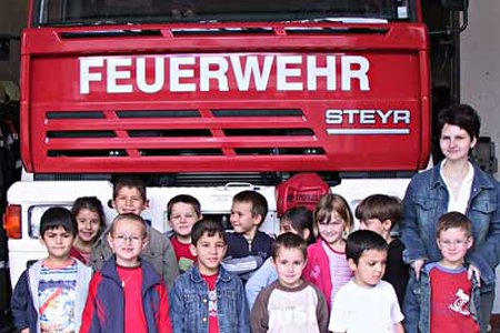 Kindergarten besucht die Feuerwehr Landeck