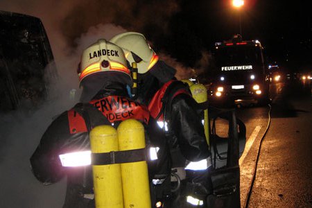 Brand eines PKWs beim Westportal des Perjentunnels